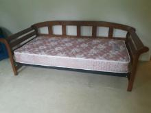 Beautiful Solid Wood Daybed Complete w/ Sealy Posterpedic Mattress