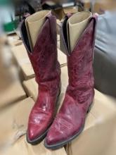WOMENS COWBOY BOOTS, SIZE ?