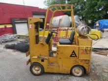 Allis Chalmers Forklift (NEEDS REPAIR)