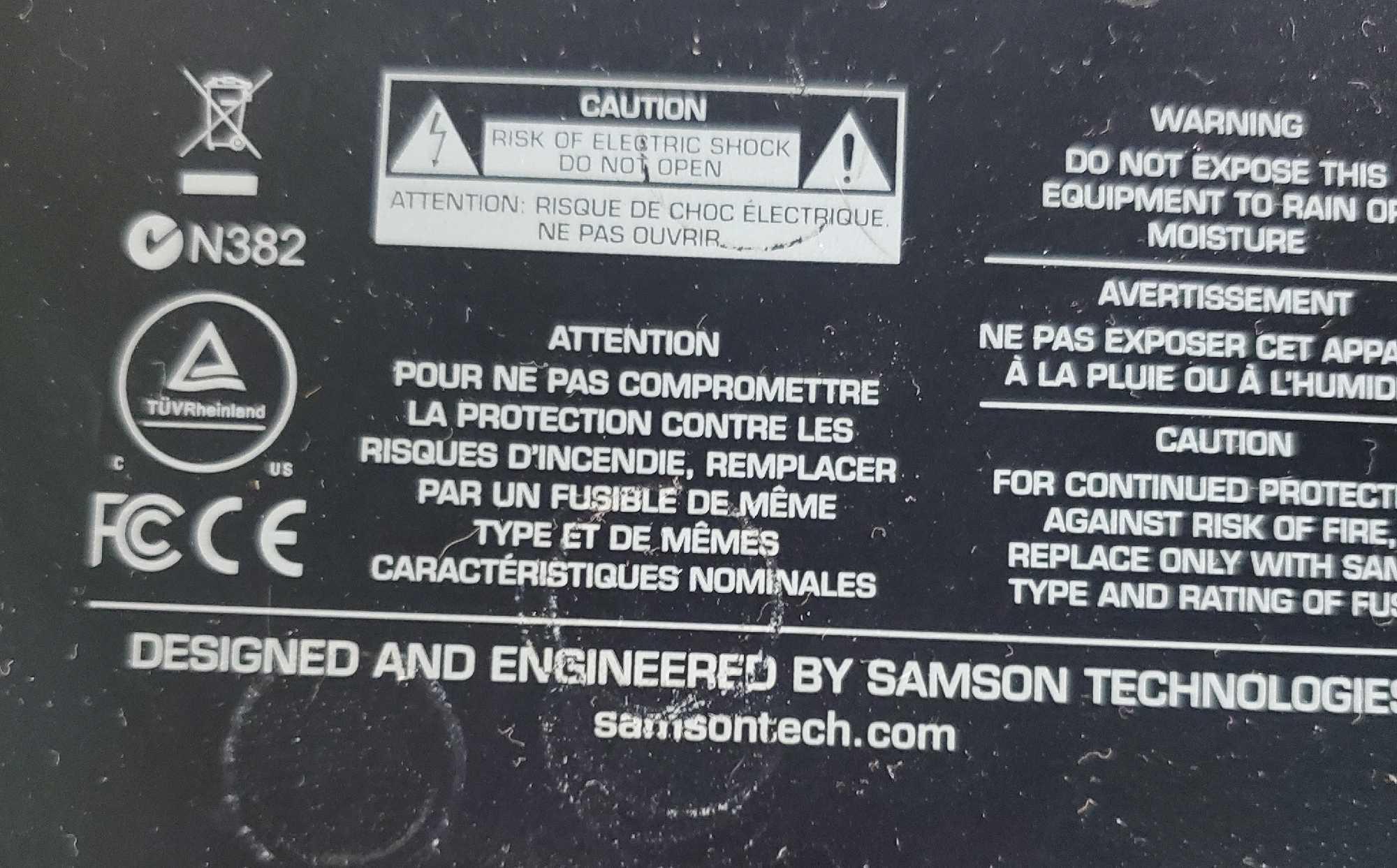 Pro Power. Samson's MXS2800 Professional Power Amplifier (LIGHTS UP)
