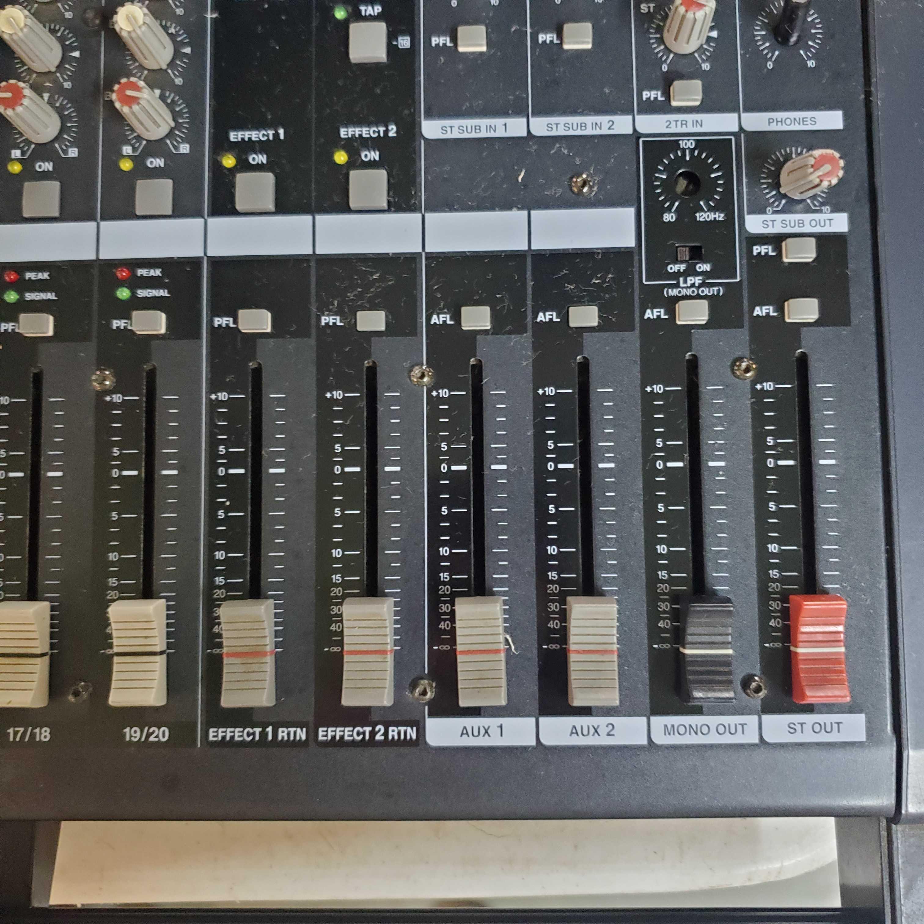 Yamaha EMX5000 20-Channel Powered Mixer Mixing Console with Effects