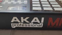 Akai Professional MPK49 ~ 49-Key USB / MIDI Keyboard Controller with MPC Pads (LIGHTS UP)