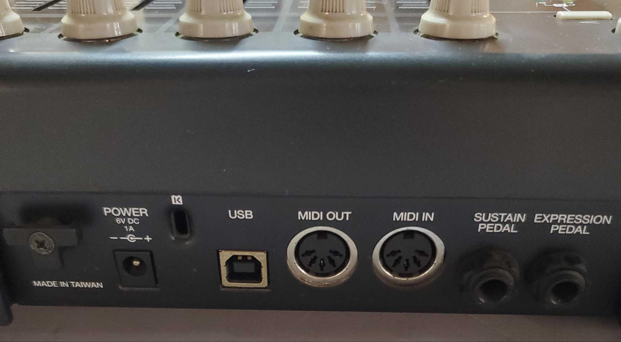 Akai Professional MPK49 ~ 49-Key USB / MIDI Keyboard Controller with MPC Pads (LIGHTS UP)