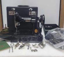 Singer 221 -1 Featherweight Sewing Machine And Case