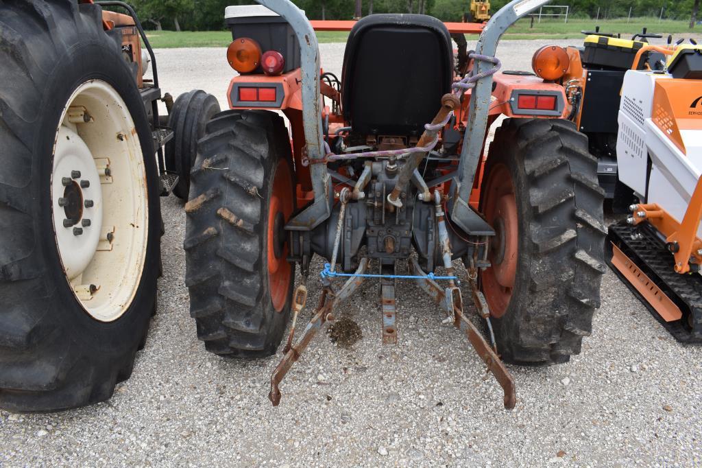 KUBOTA L2600 DT TRACTOR W/ KUBOTA LB400 LOADER (SERIAL # 52896) (SHOWING APPX 4,736 HOURS, UP TO THE