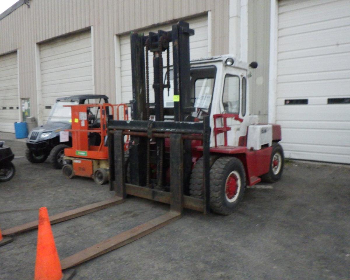 CLARK Heavy Duty Forklift   Enclosed Cab