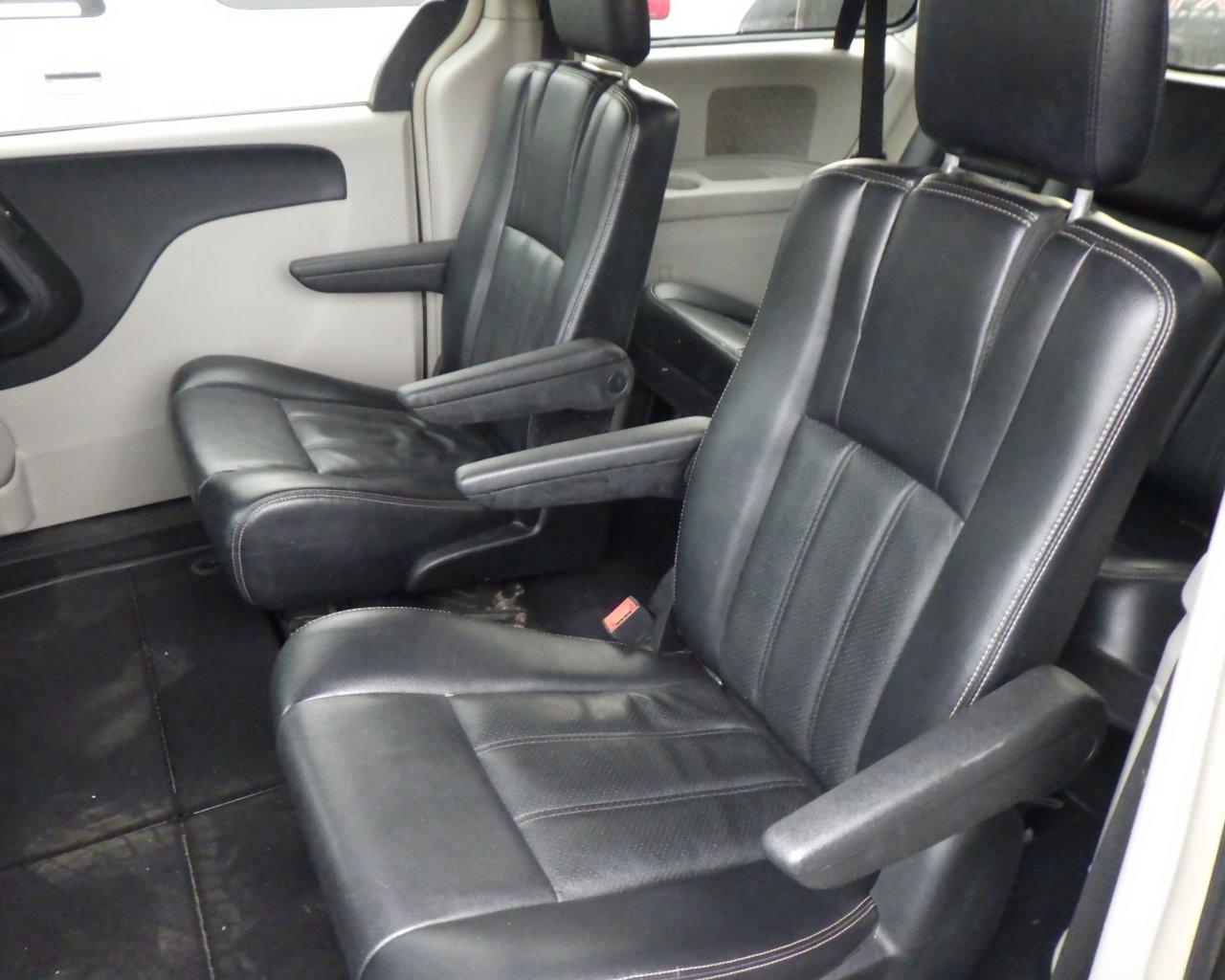 2012 CHRYSLER Town & Country s/n:353156