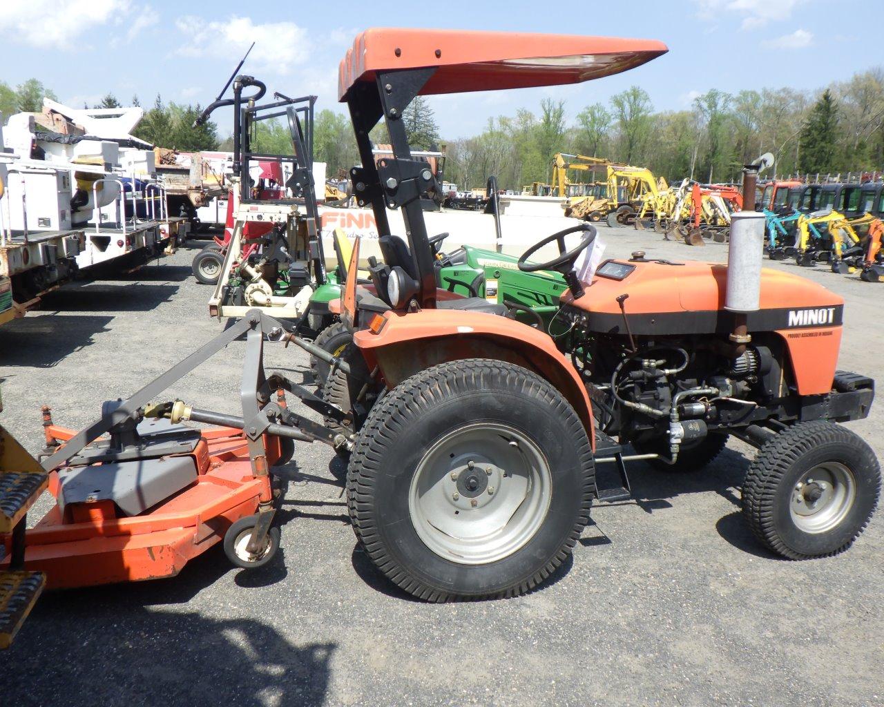 2006 MINOT Tractor w/3PtH   61'' Mower   Diesel s/n:06120500217