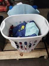 LOT OF BABY BLANKETS, LINENS AND FITTED SHEETS