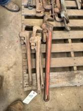 LOT OF PIPE WRENCHES OF VARIOUS SIZES