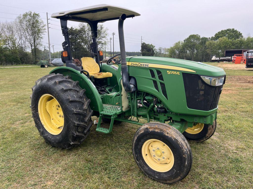 John Deere 5055E