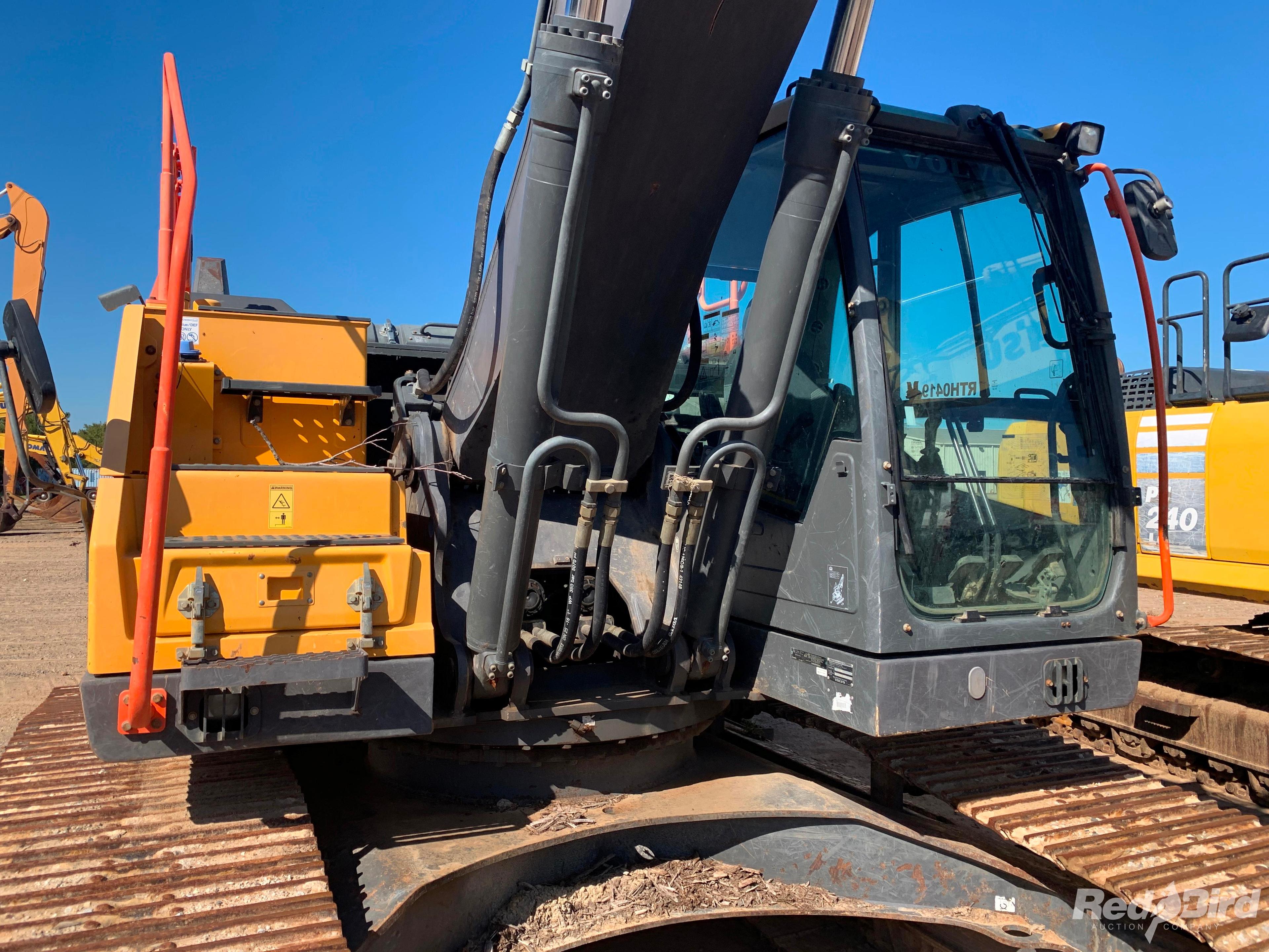 2017 VOLVO EC250E 250 WITH THUMB