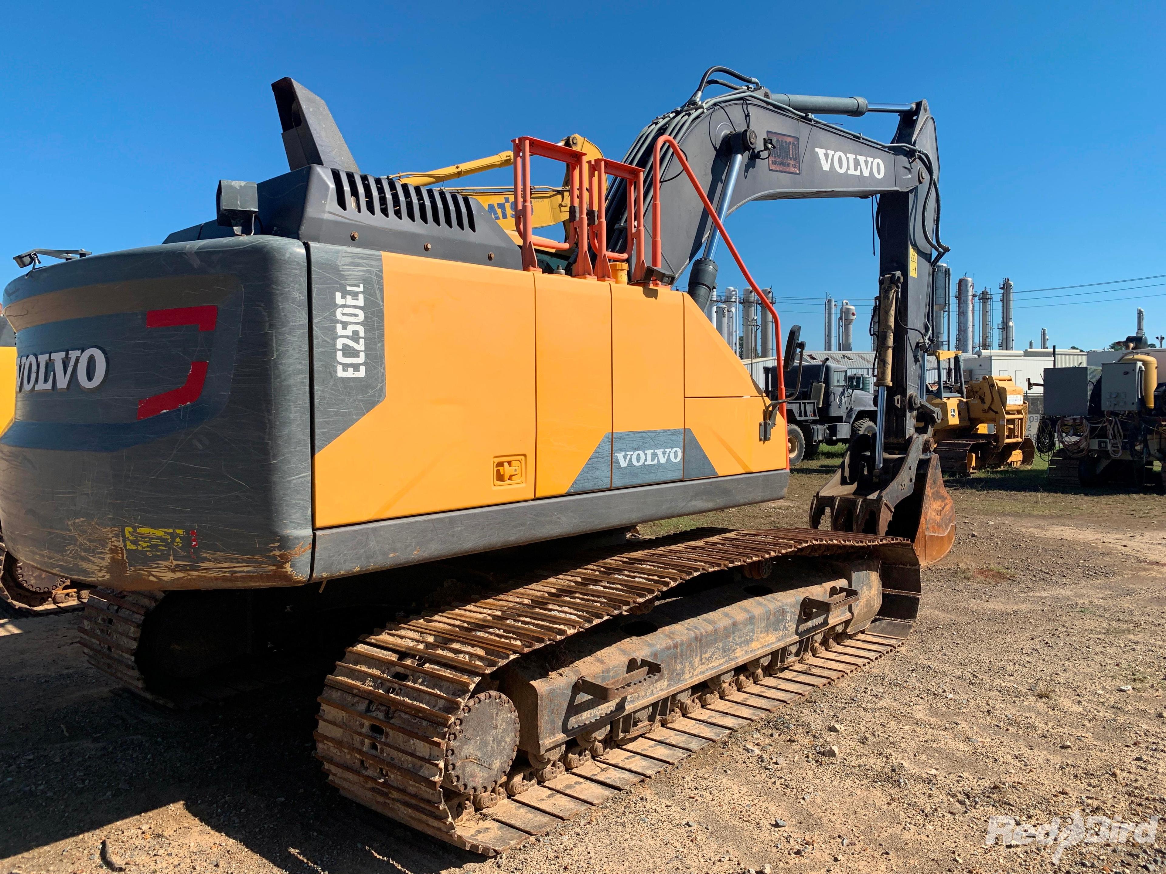 2017 VOLVO EC250E 250 WITH THUMB