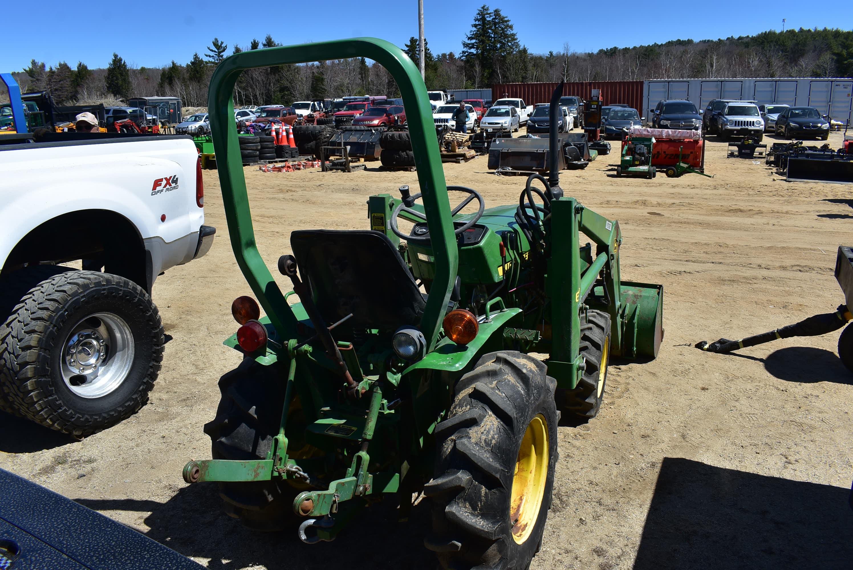 John Deere 650 tractor with bucket