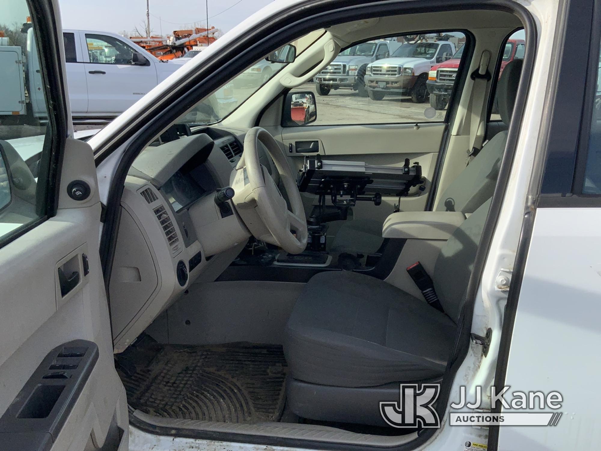 (South Beloit, IL) 2012 Ford Escape 4x4 4-Door Sport Utility Vehicle Runs & Moves) (Rust Damage