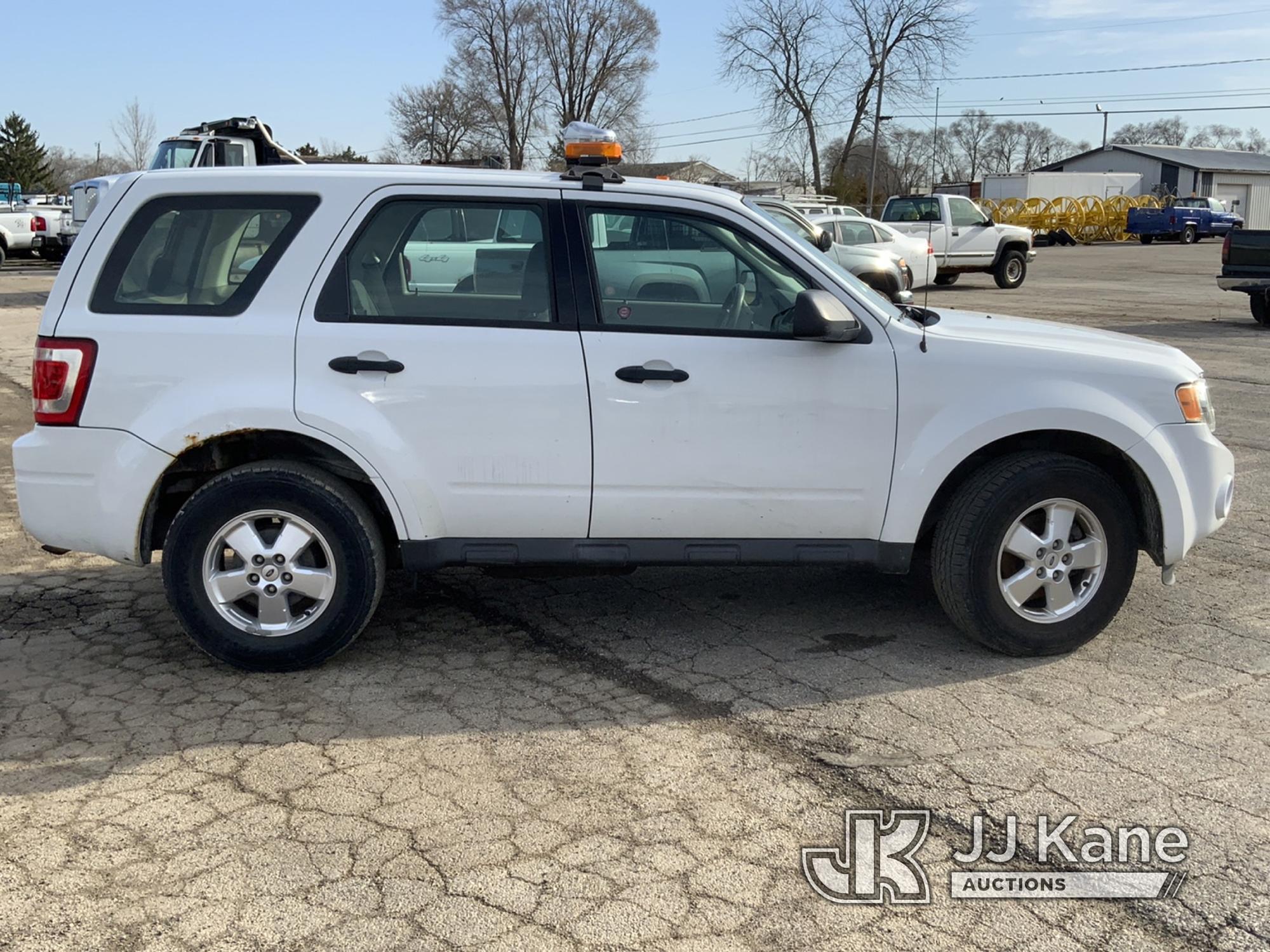 (South Beloit, IL) 2012 Ford Escape 4x4 4-Door Sport Utility Vehicle Runs & Moves) (Rust Damage