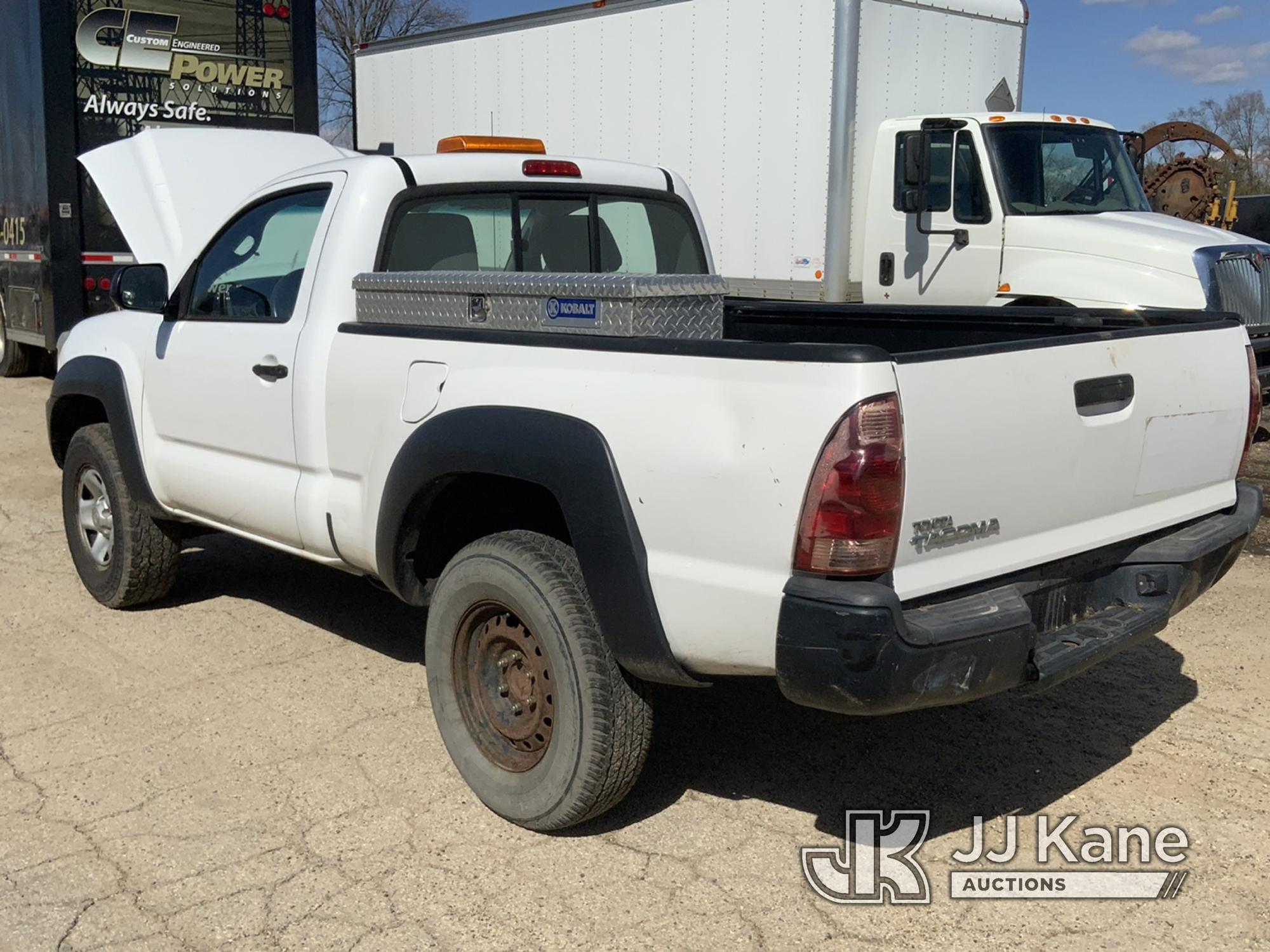 (South Beloit, IL) 2014 Toyota Tacoma 4x4 Pickup Truck Runs & Moves) (No Battery, No Fan Belt