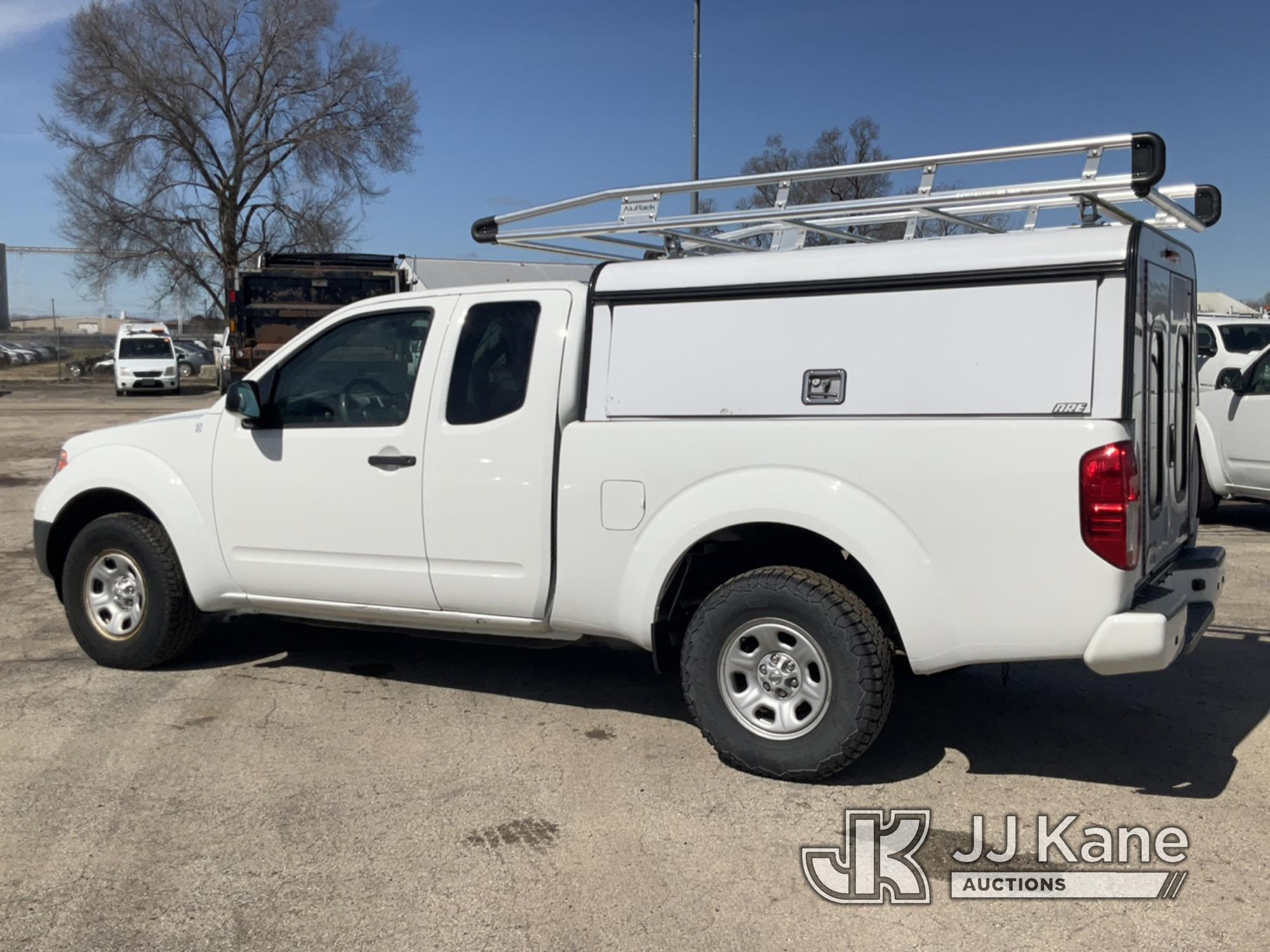(South Beloit, IL) 2017 Nissan Frontier Extended-Cab Pickup Truck Runs & Moves) (Paint Damage