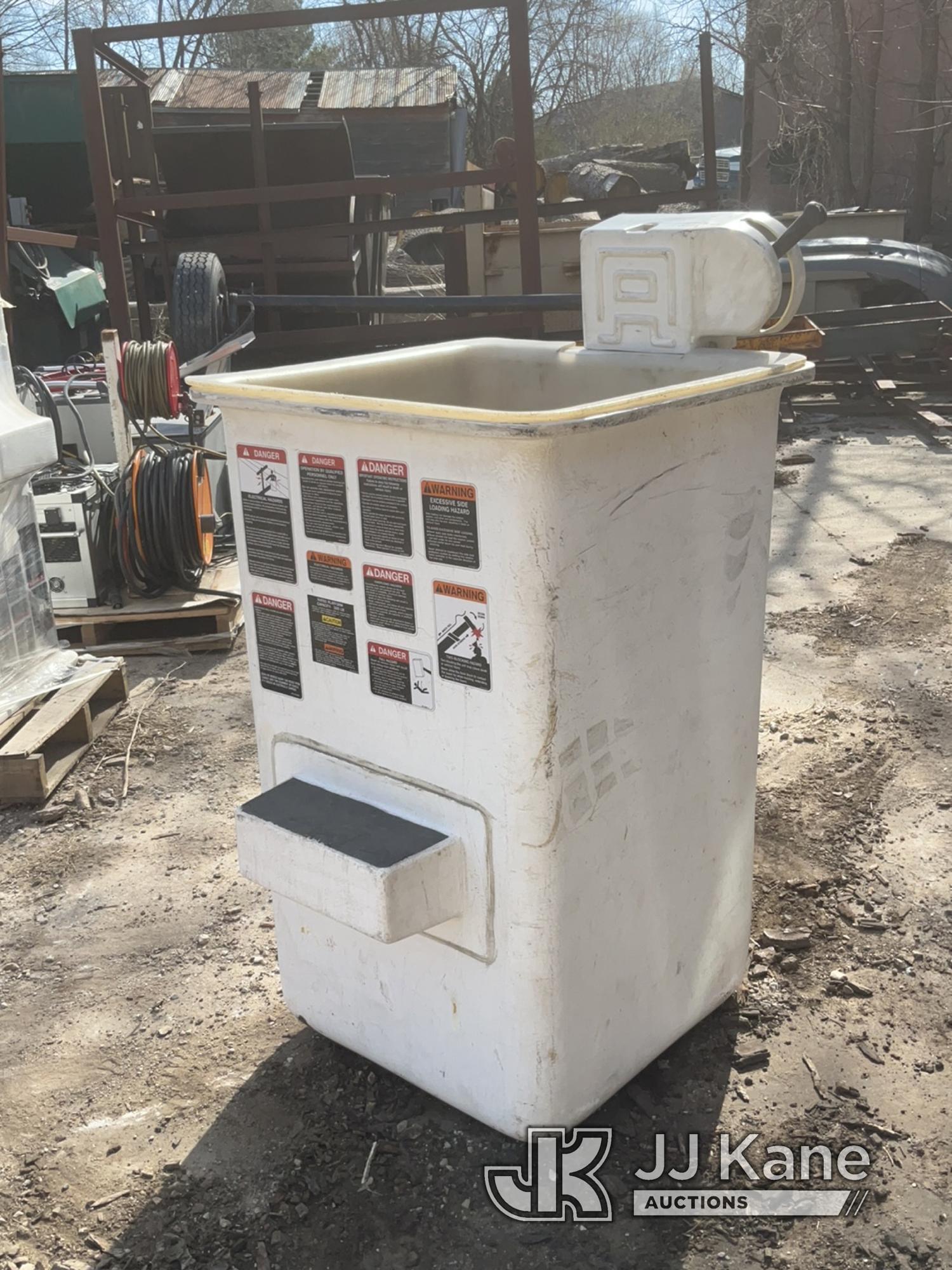 (Des Moines, IA) Altec Bucket with Liner 25in x 25in area 3ft 5in tall NOTE: This unit is being sold