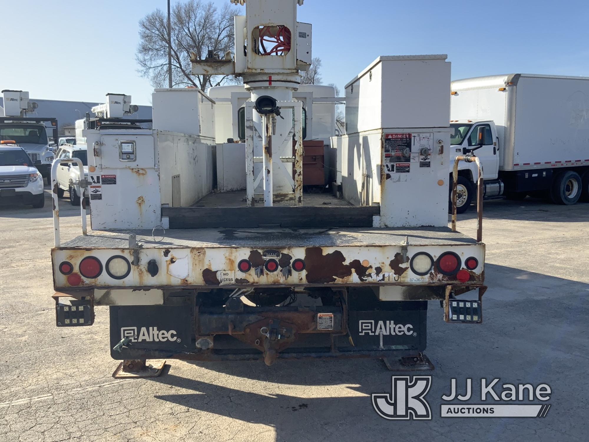 (South Beloit, IL) Altec TA60, Articulating & Telescopic Bucket Truck center mounted on 2016 Kenwort