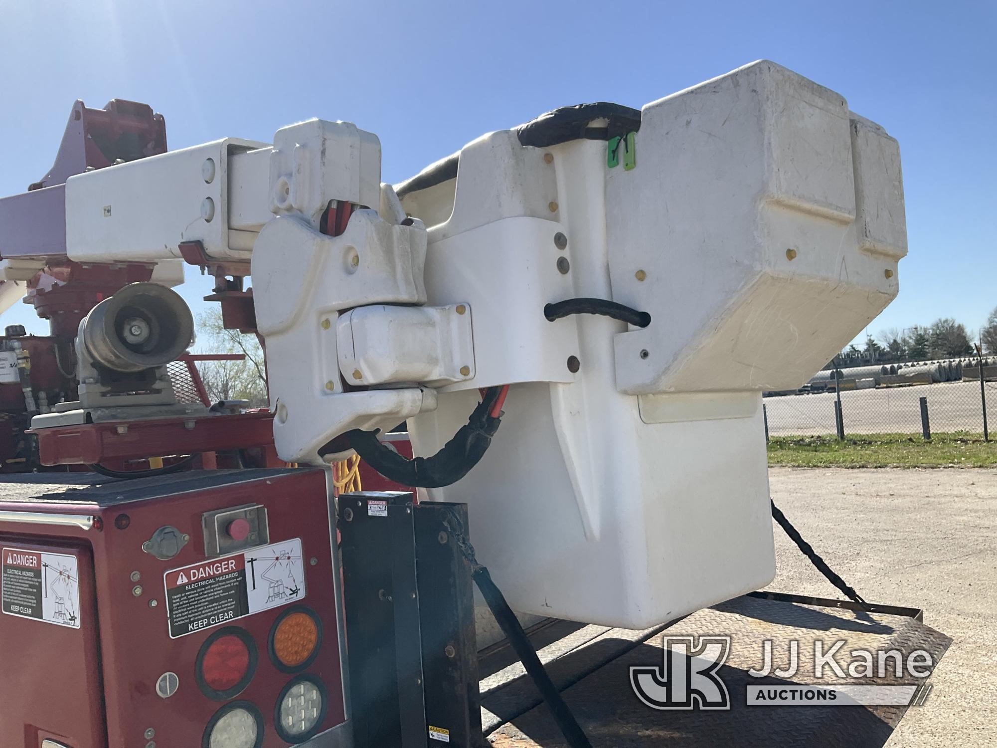 (Kansas City, MO) Altec AT40G, Articulating & Telescopic Bucket mounted behind cab on 2015 RAM 5500