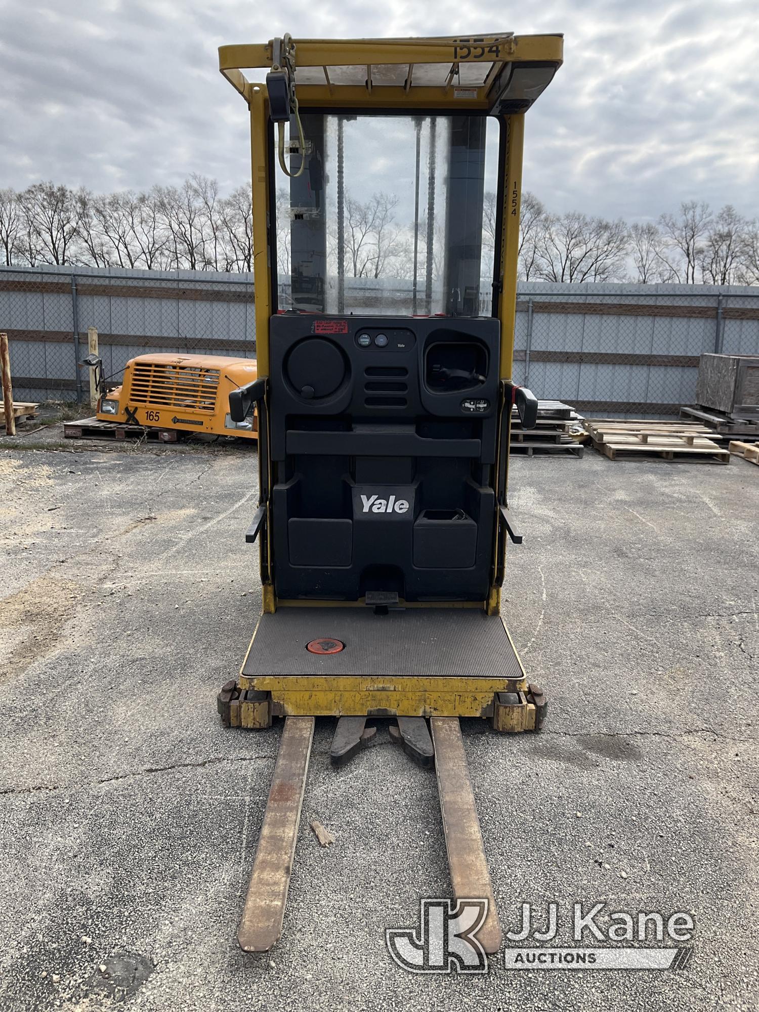(South Beloit, IL) 2005 Yale Stand-Up Narrow Aisle Forklift Order Picker Runs, Moves) (Does Not Lift
