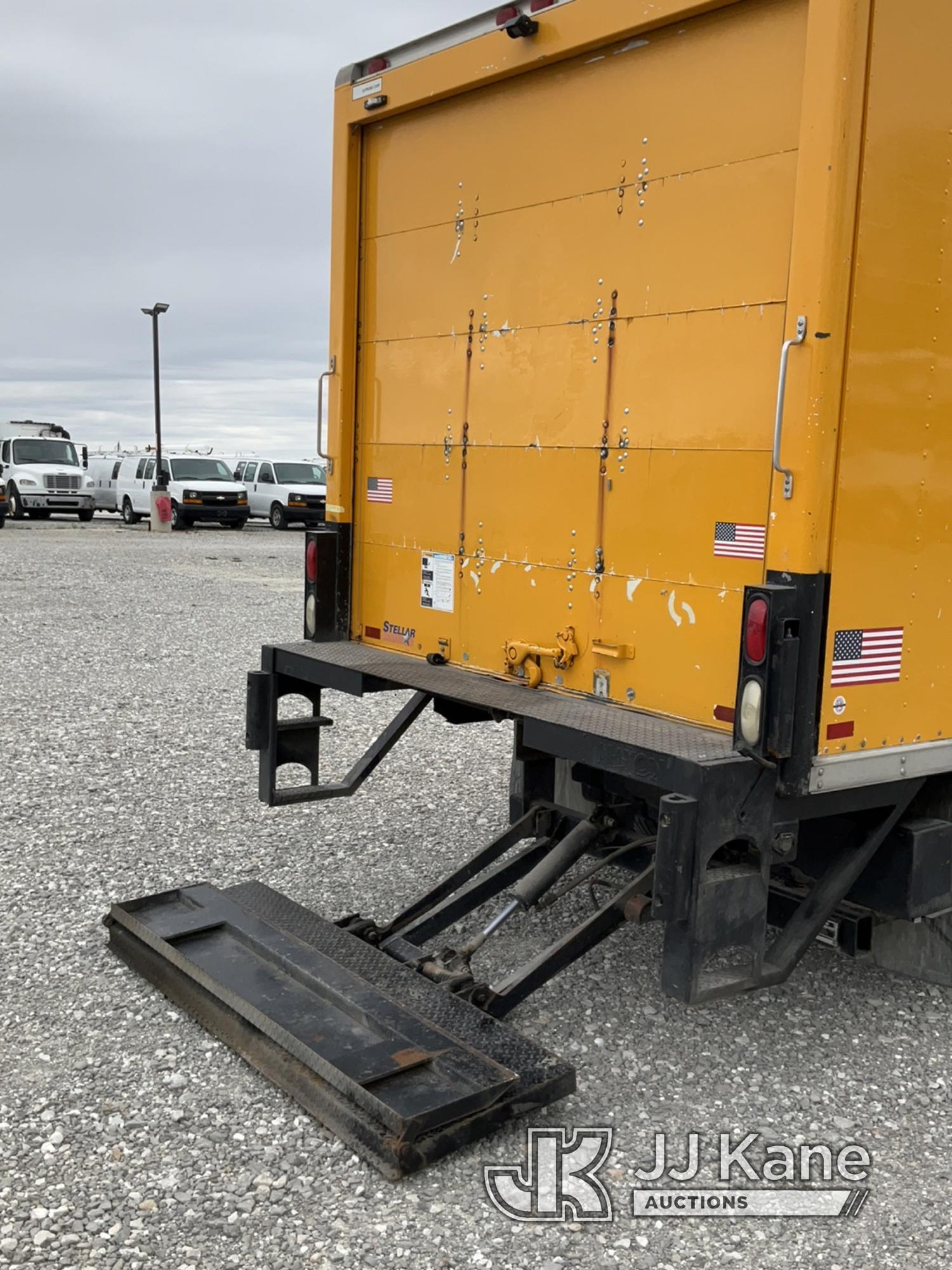 (Hawk Point, MO) 2000 Ford F550 Van Body Truck Runs & Moves