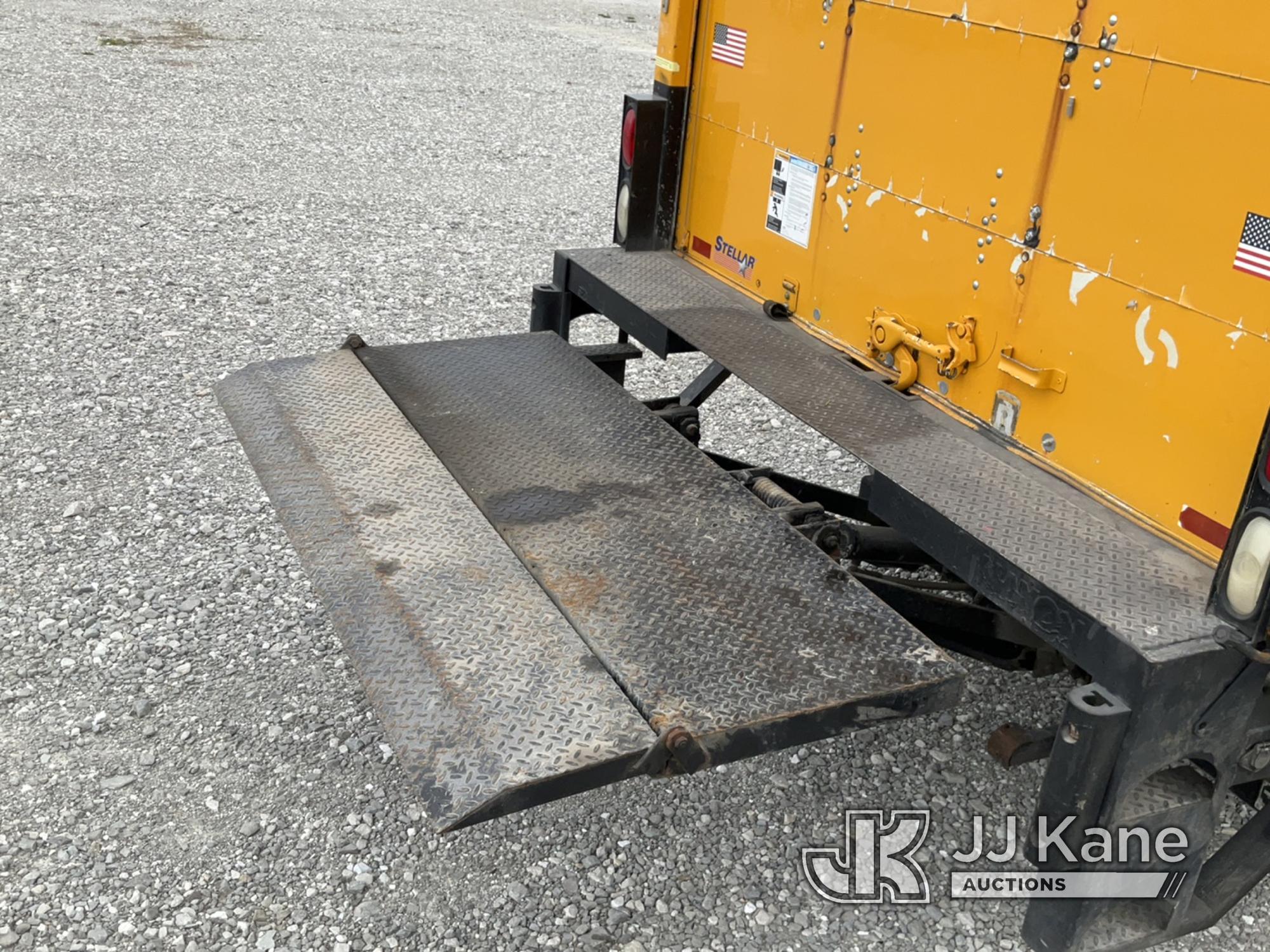 (Hawk Point, MO) 2000 Ford F550 Van Body Truck Runs & Moves