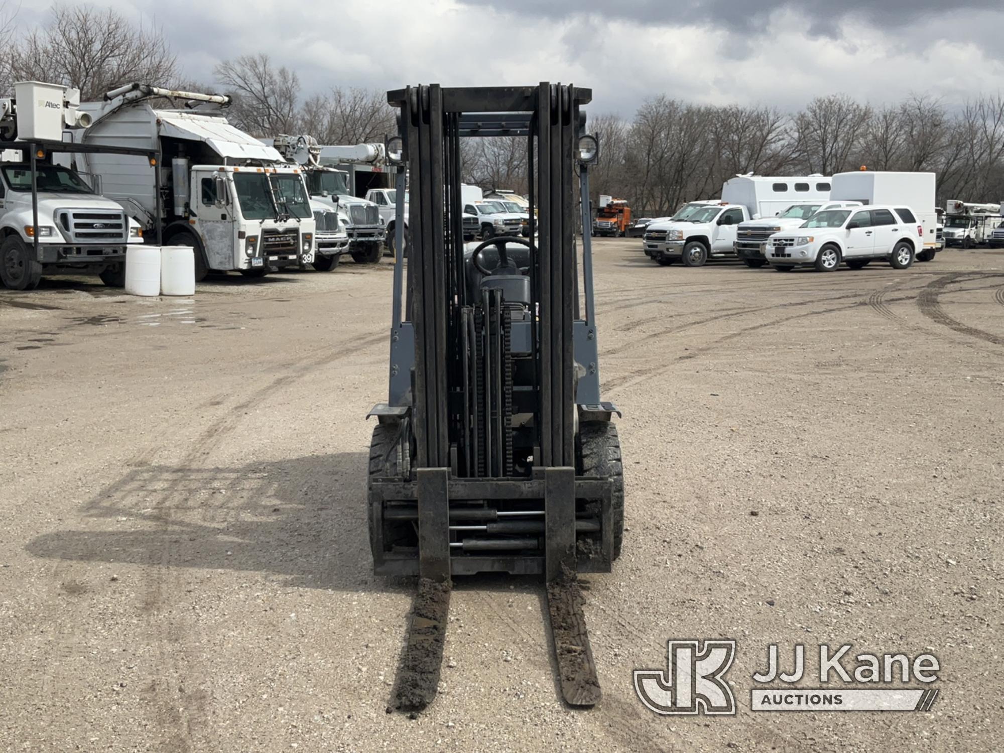 (Des Moines, IA) 1995 Toyota 426FGCU25 Solid Tired Forklift, Tank NOT Included Runs, Moves, Operates