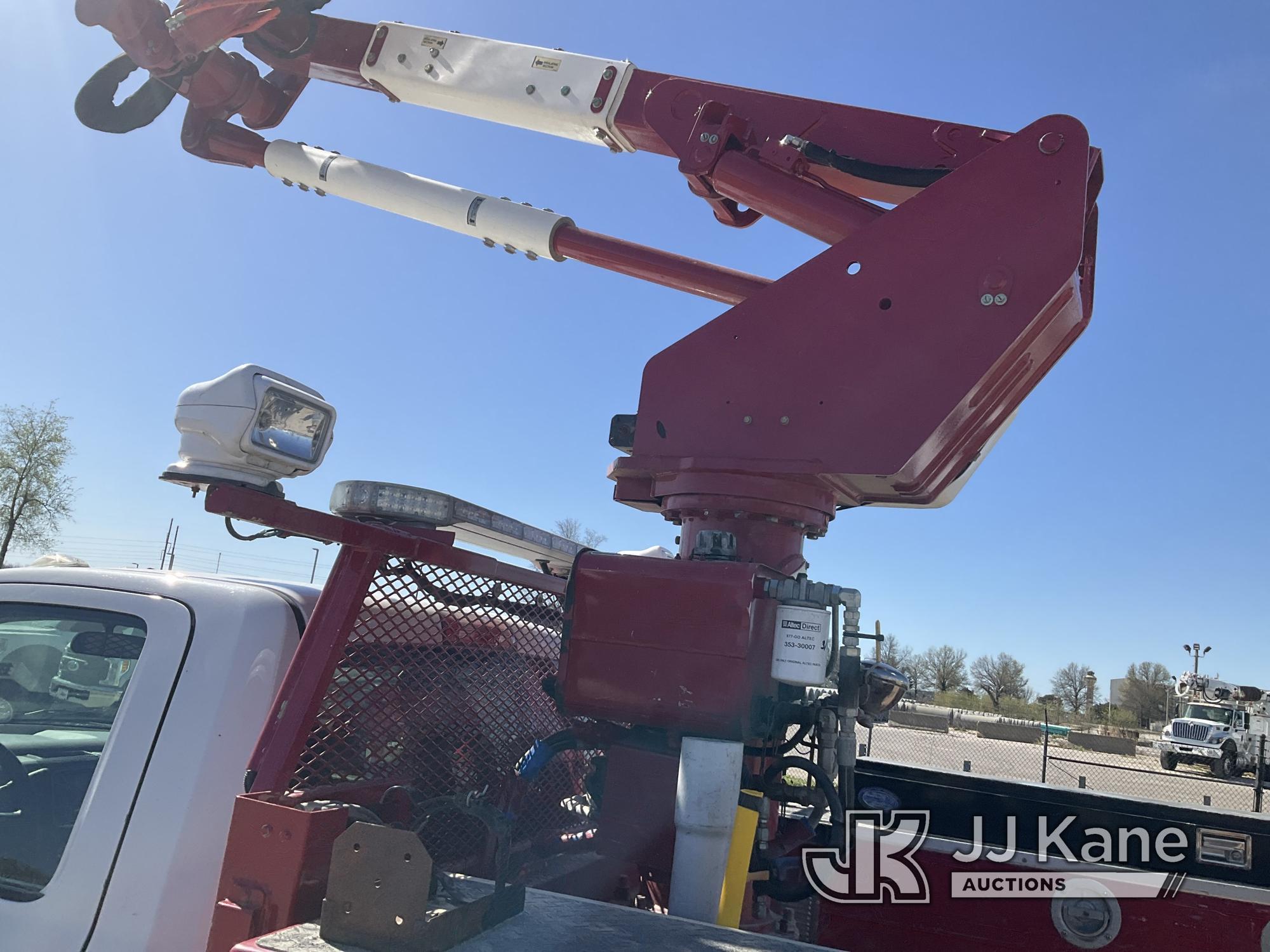 (Kansas City, MO) Altec AT40G, Articulating & Telescopic Bucket mounted behind cab on 2015 RAM 5500