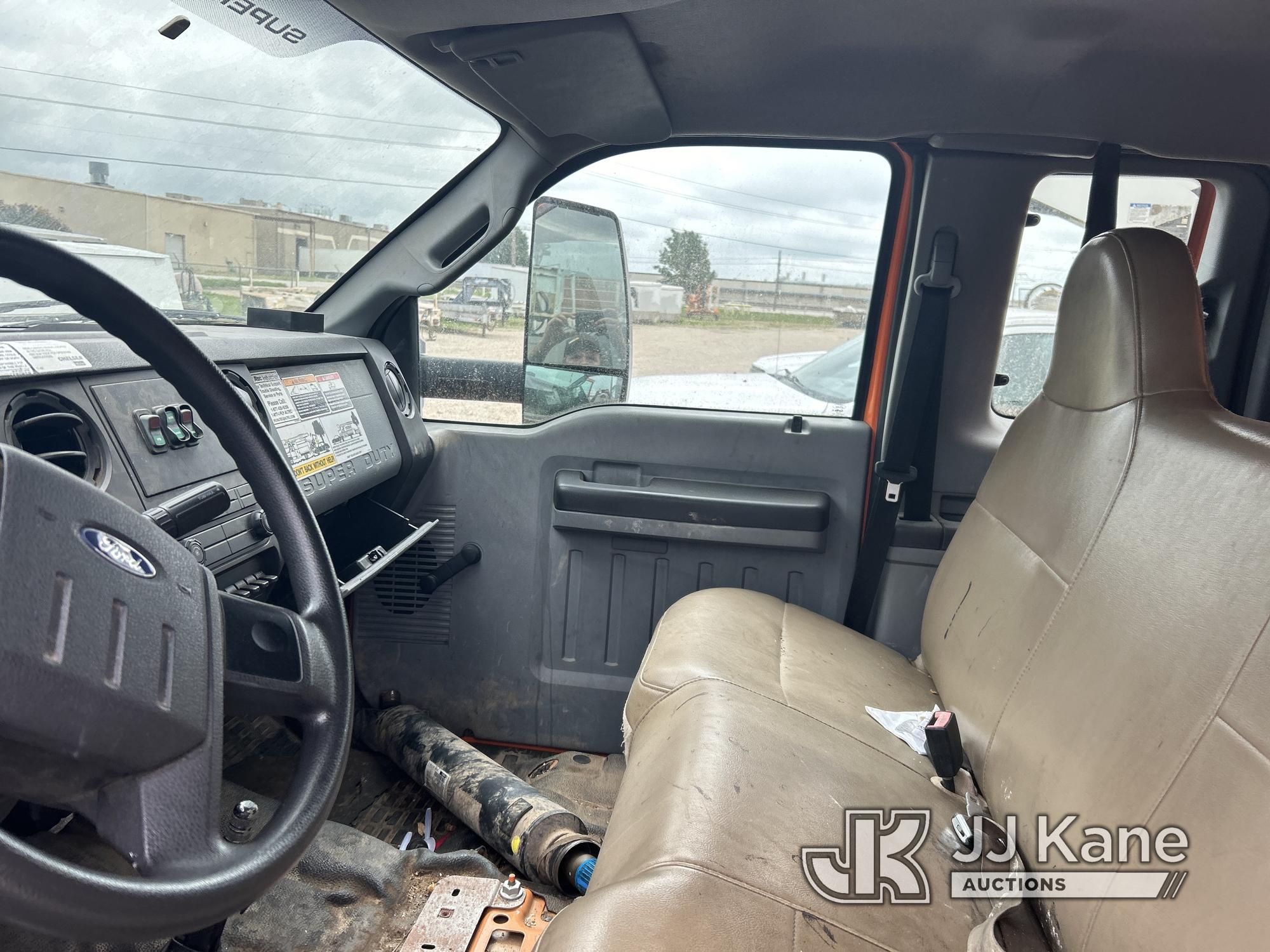 (Waxahachie, TX) 2017 Ford F750 Extended-Cab Chipper Dump Truck Not Running, Wrecked/Totaled, No Key