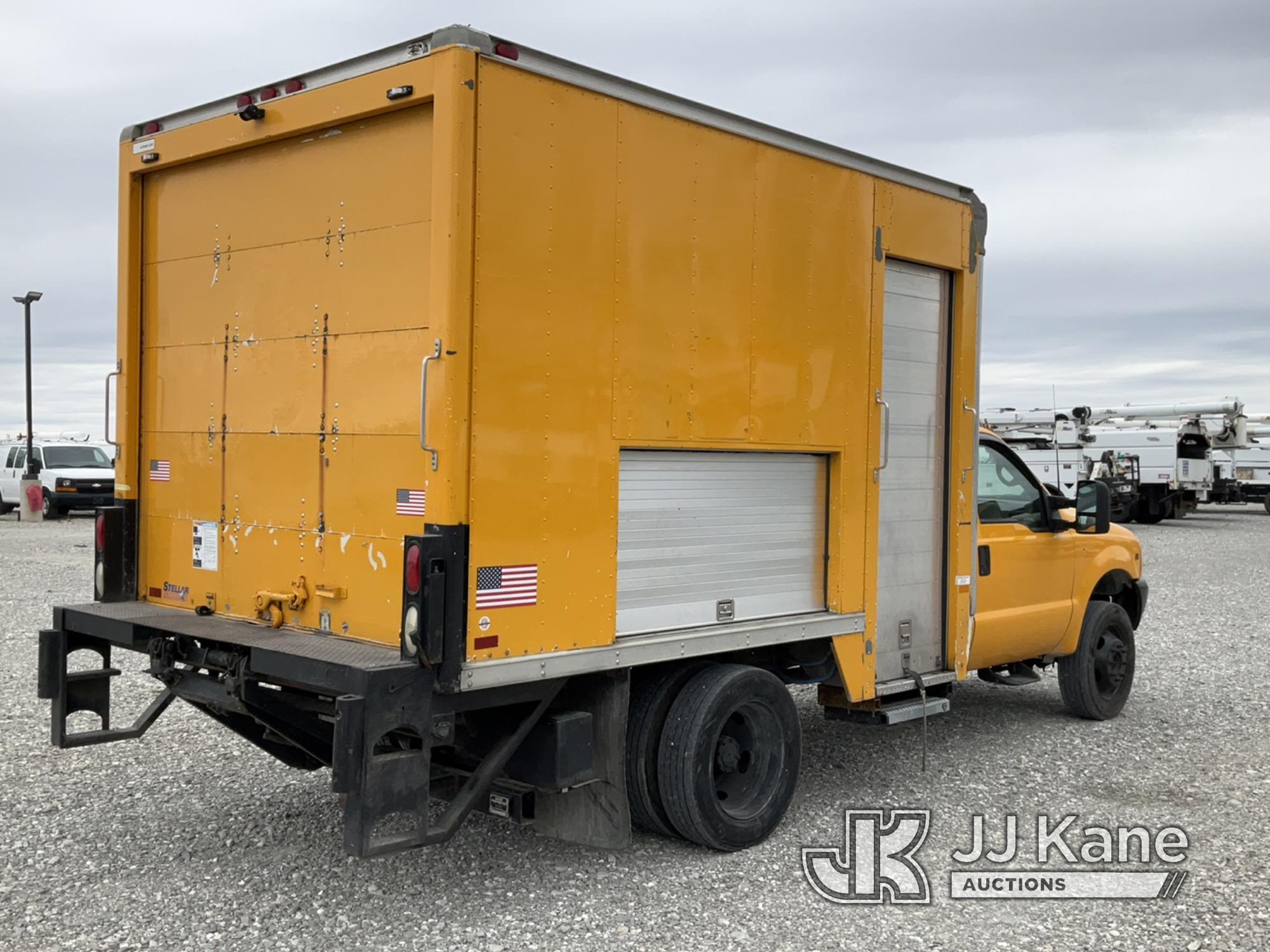 (Hawk Point, MO) 2000 Ford F550 Van Body Truck Runs & Moves