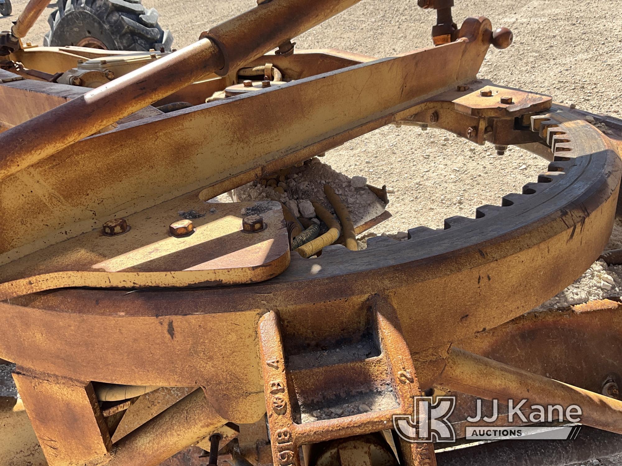 (San Angelo, TX) 1972 Caterpillar 14H Motor Grader Runs, Moves And Operates, Paint/Rust/Body Damage,