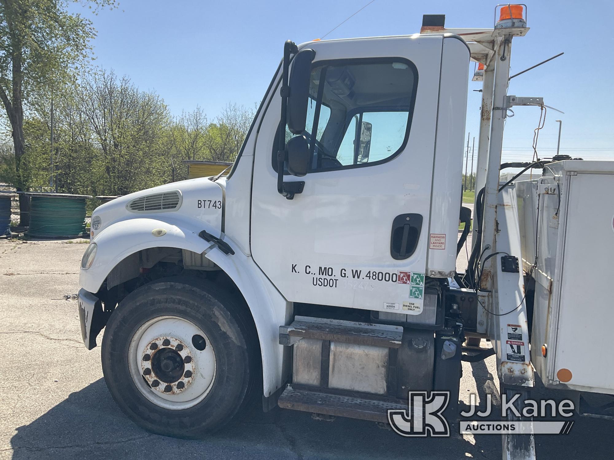 (Kansas City, MO) Altec AA755-MH, Articulating Material Handling Bucket Truck rear mounted on 2014 F