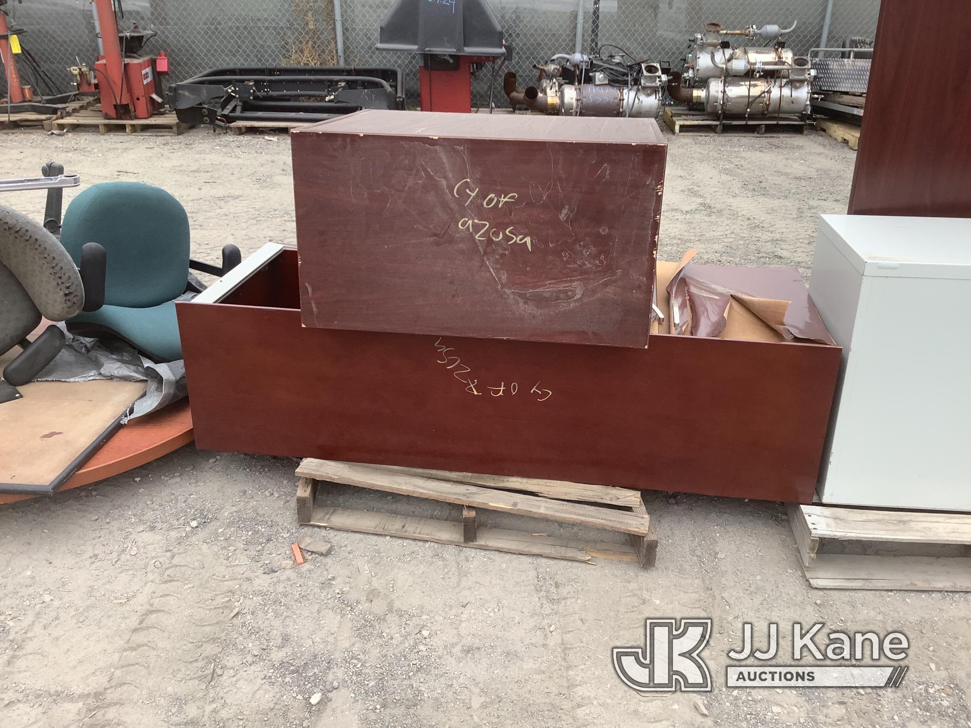(Jurupa Valley, CA) 6 Pallets Of Office Furniture (Used) NOTE: This unit is being sold AS IS/WHERE I