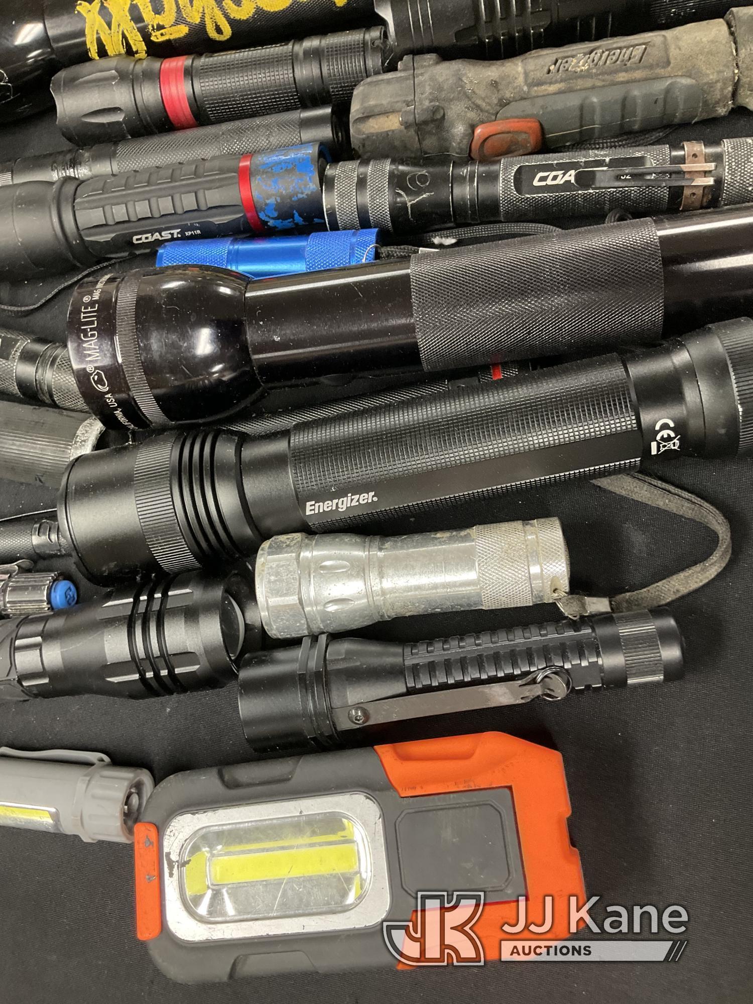 (Jurupa Valley, CA) Flashlights (Used) NOTE: This unit is being sold AS IS/WHERE IS via Timed Auctio