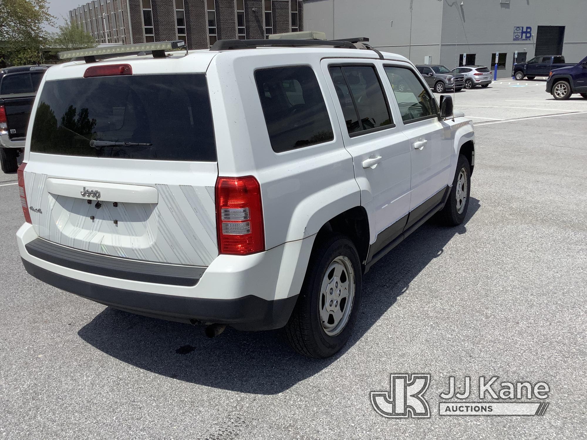 (Chester Springs, PA) 2016 Jeep Patriot 4x4 4-Door Sport Utility Vehicle Runs & Moves, Cracked Front