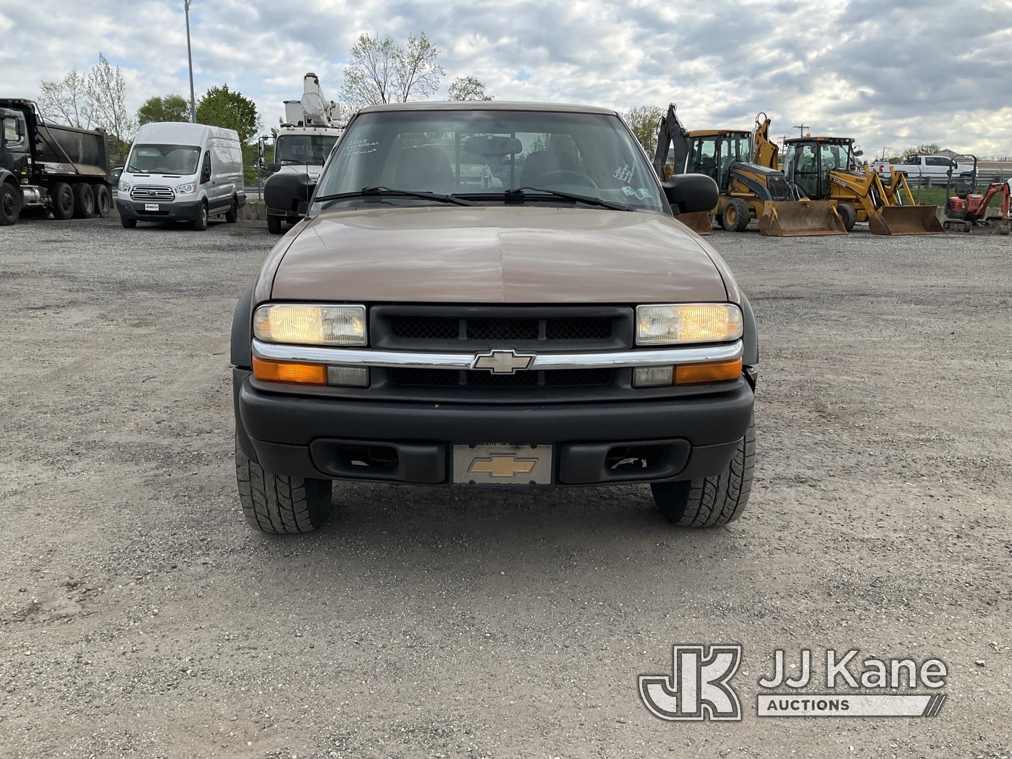 (Plymouth Meeting, PA) 2003 Chevrolet S10 4x4 Extended-Cab Pickup Truck