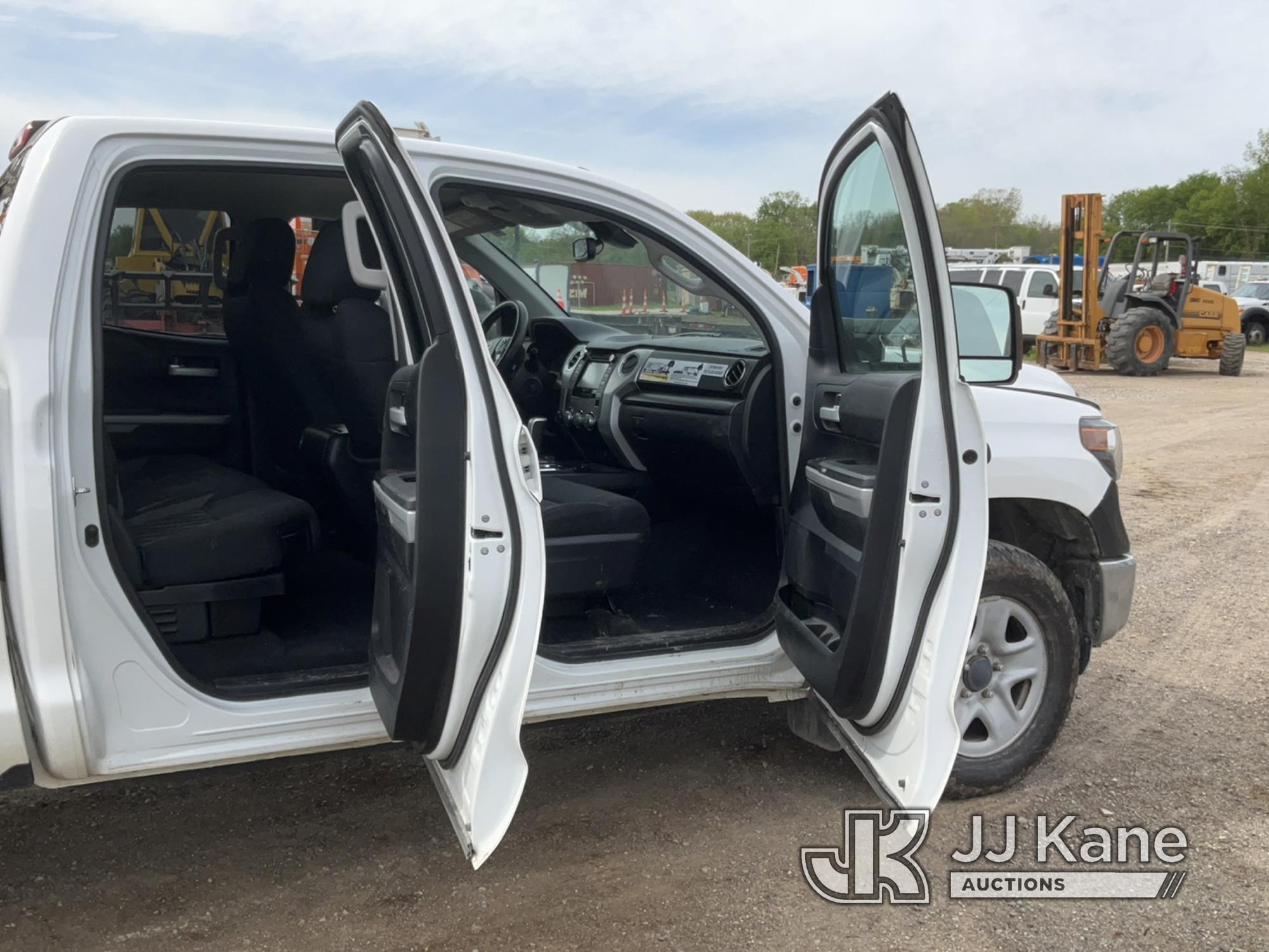 (Charlotte, MI) 2019 Toyota Tundra 4x4 Crew-Cab Pickup Truck Runs & Moves) (Jump To Start, Maintenan