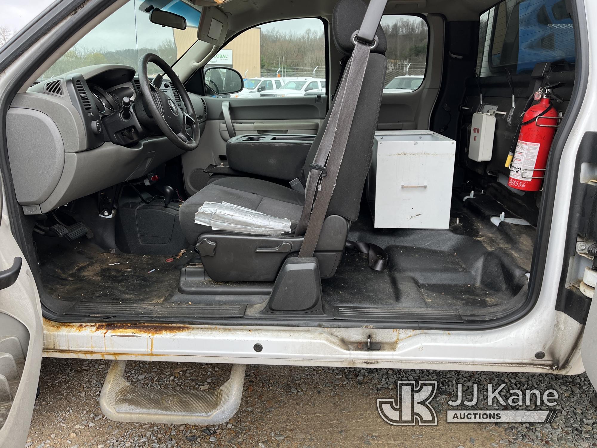 (Smock, PA) 2012 GMC Sierra 2500HD 4x4 Extended-Cab Pickup Truck Title Delay) (Runs & Moves, Jump To