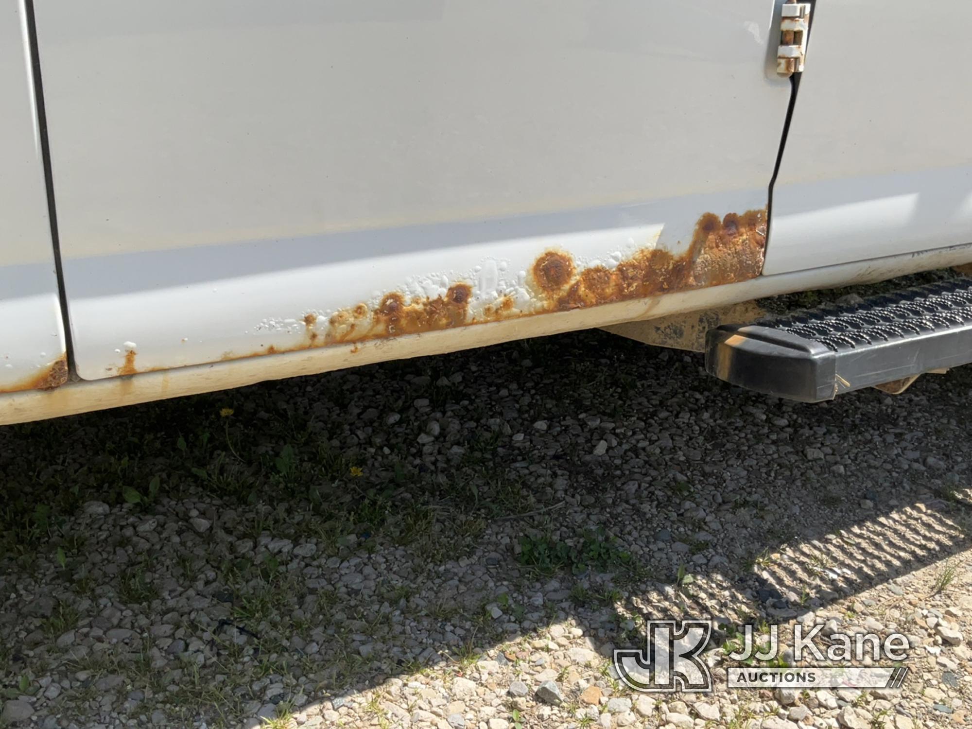 (Charlotte, MI) 2010 Chevrolet Express G2500 Cargo Van Runs, Does Not Move, Rust, Cracked Windshield