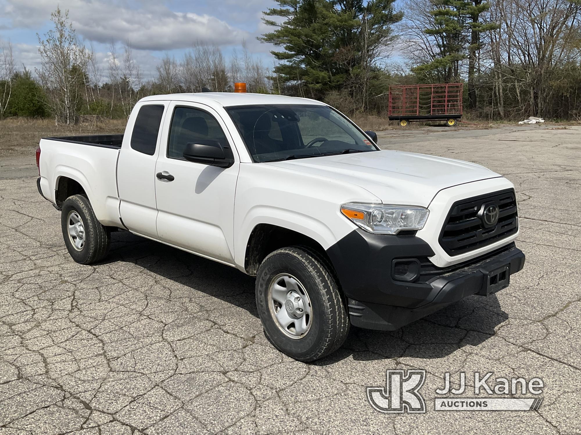 (Wells, ME) 2019 Toyota Tacoma 4x4 Extended-Cab Pickup Truck Runs & Moves) (Body Damage