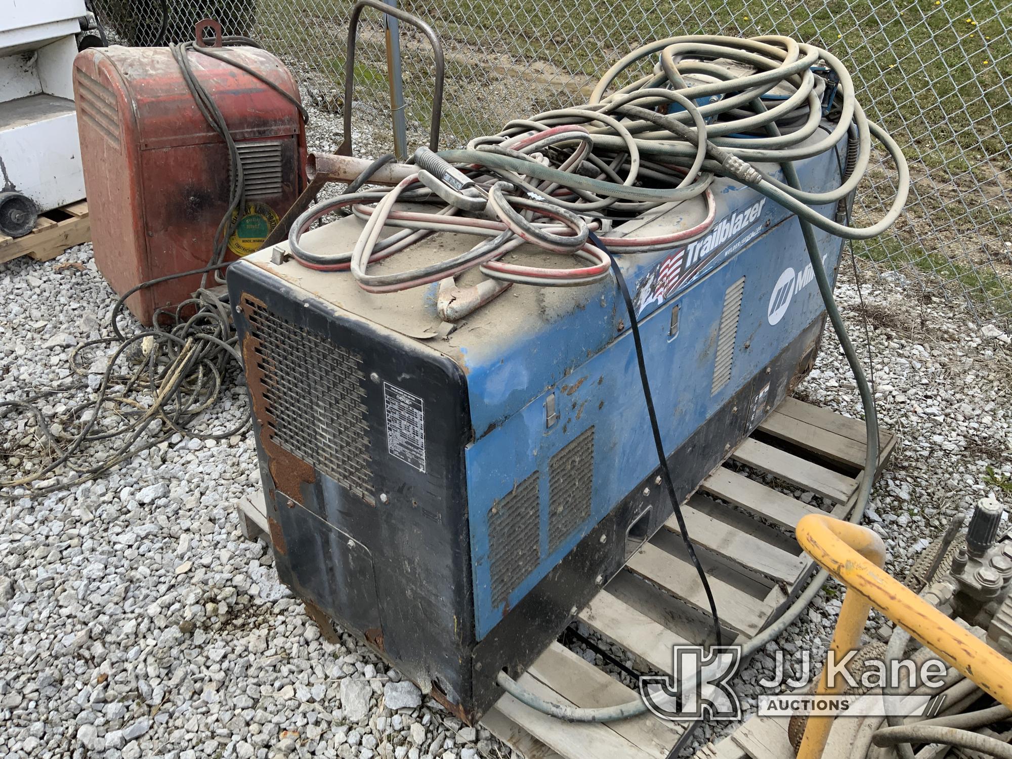 (Fort Wayne, IN) Miller Trailblazer 302 Air Pak Welder/Generator Condition Unknown