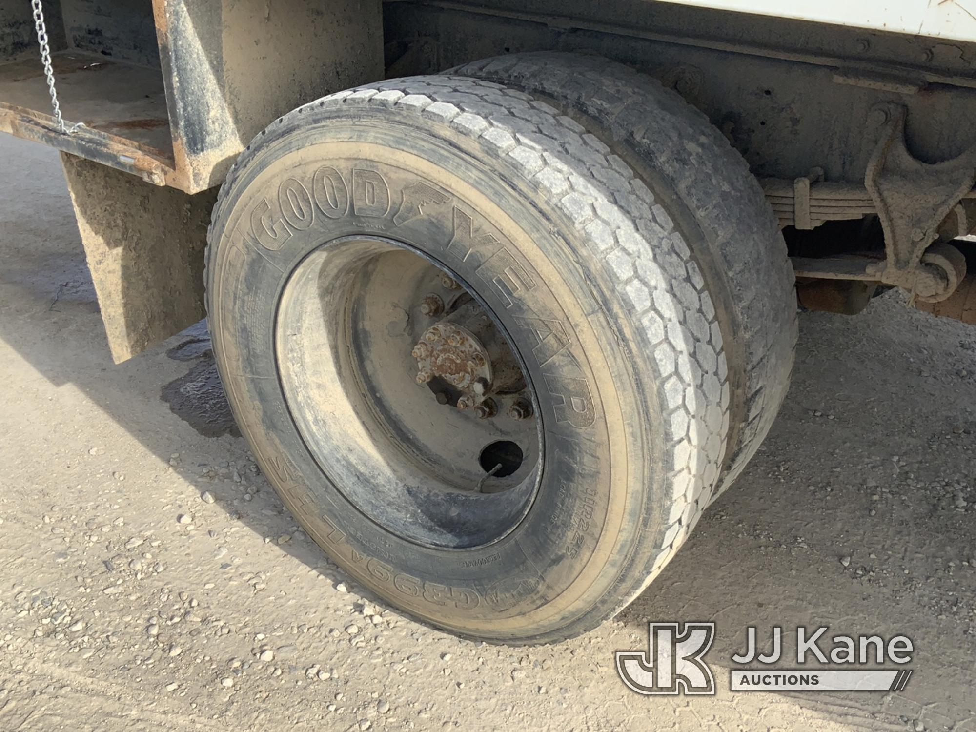 (Charlotte, MI) 2011 Ford F750 Chipper Dump Truck Runs, Moves, Dump Operates, Service Engine Light.