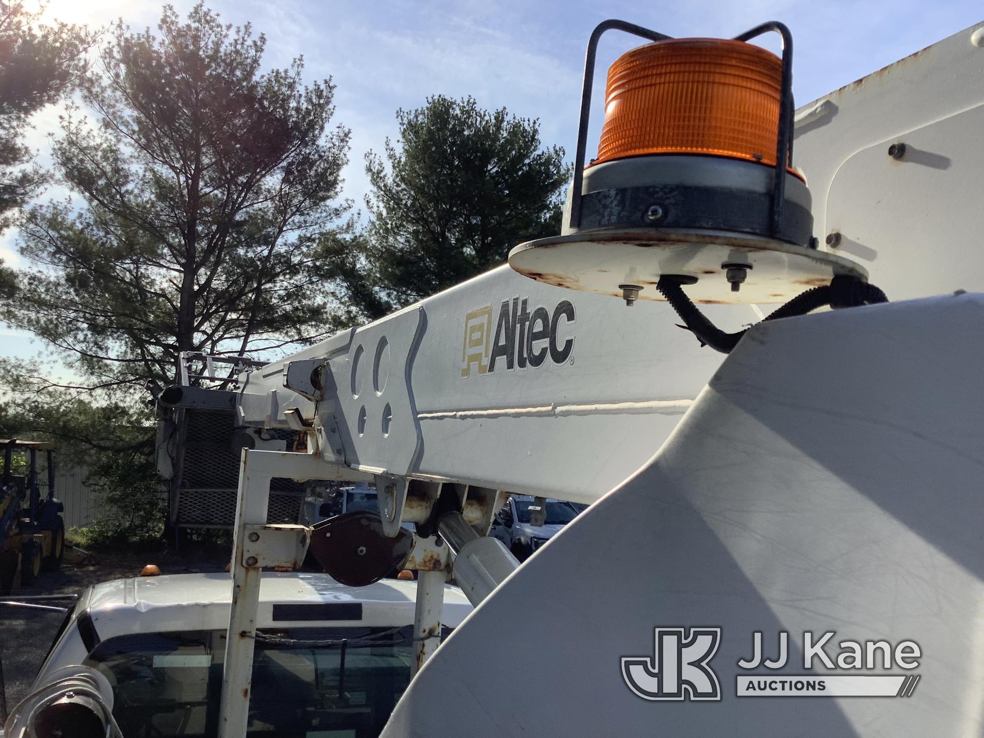 (Frederick, MD) Altec T40P, Articulating & Telescopic Bucket mounted on 2015 Ford F750 Service Truck