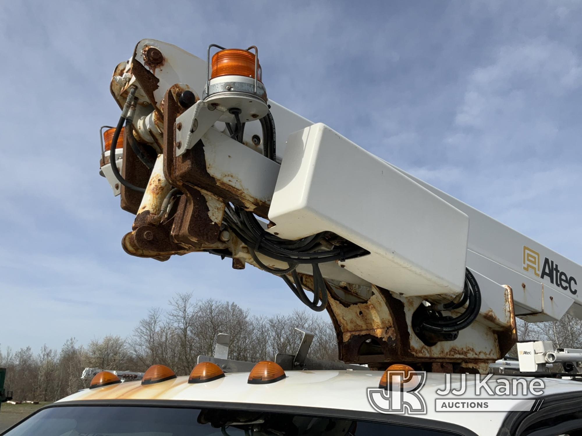 (Plains, PA) Altec AT200A, Telescopic Non-Insulated Bucket Truck mounted on 2014 Ford F450 Service T