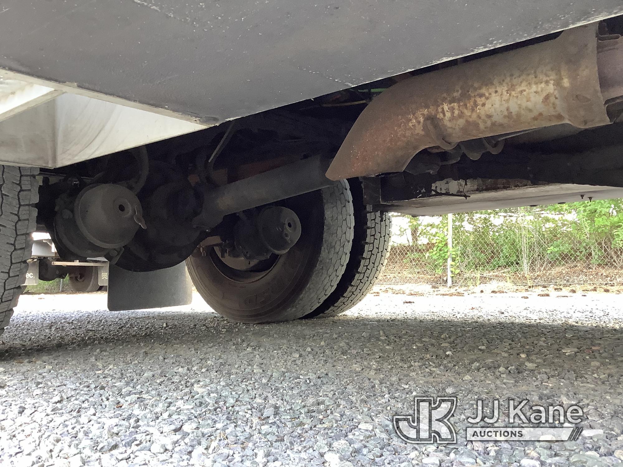 (Frederick, MD) Altec T40P, Articulating & Telescopic Bucket mounted on 2015 Ford F750 Service Truck