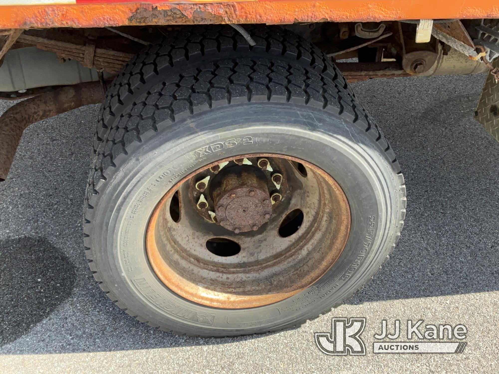 (Chester Springs, PA) 2015 Ford F450 4x4 Flatbed Truck NO BRAKES, Runs & Moves, Engine Light On, Bod
