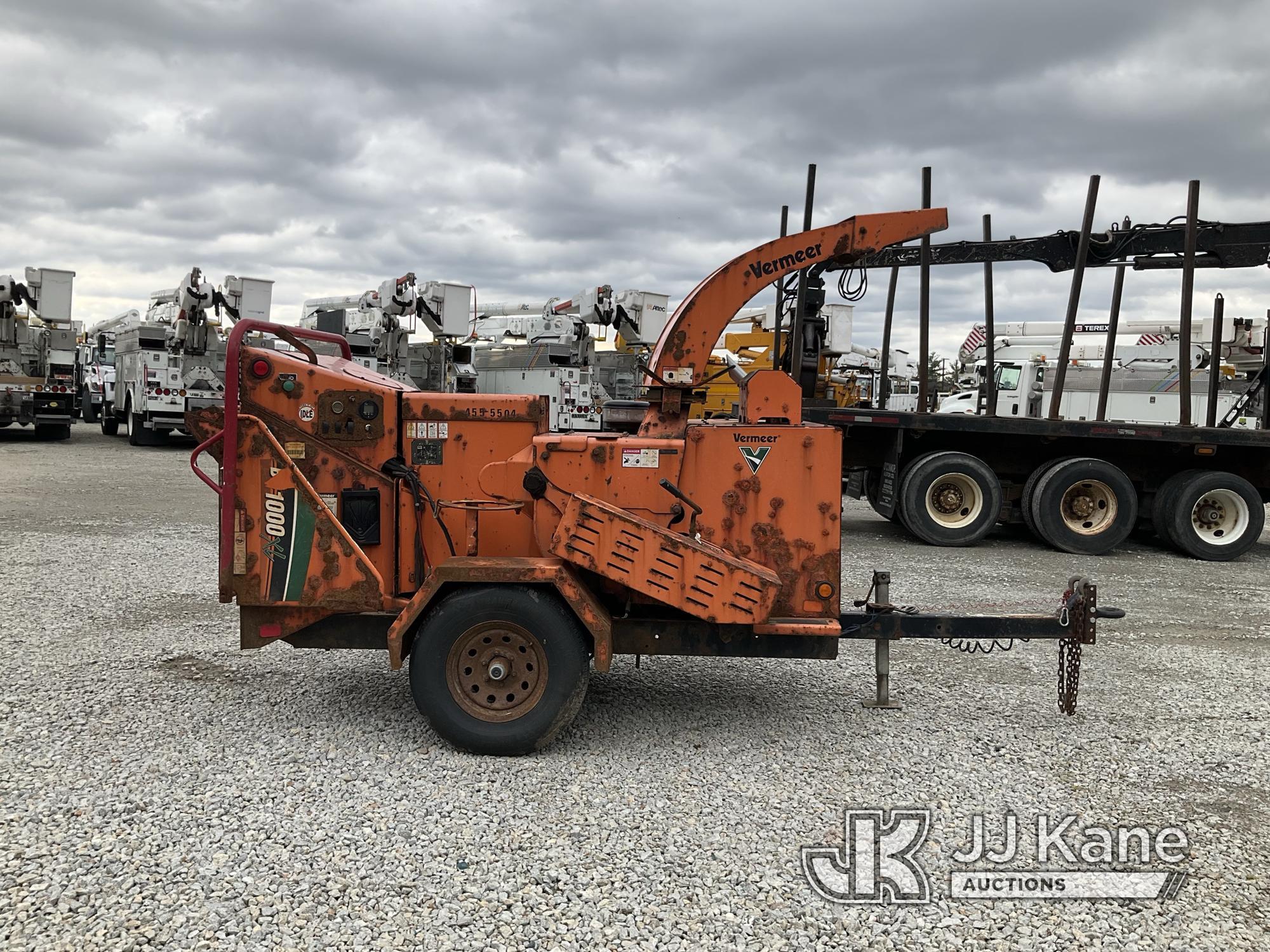 (Shrewsbury, MA) 2015 Vermeer BC1000XL Chipper (12in Drum) Runs) (Operating Condition Unknown, Rust