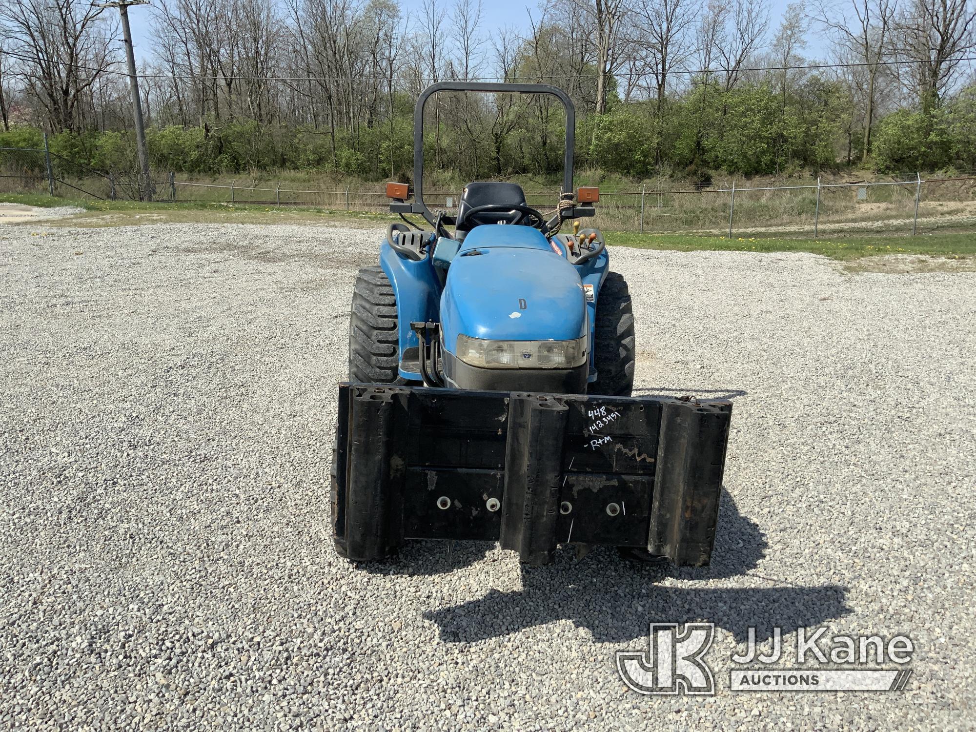 (Fort Wayne, IN) New Holland TC33D Utility Tractor Runs & Moves) (Bad Battery